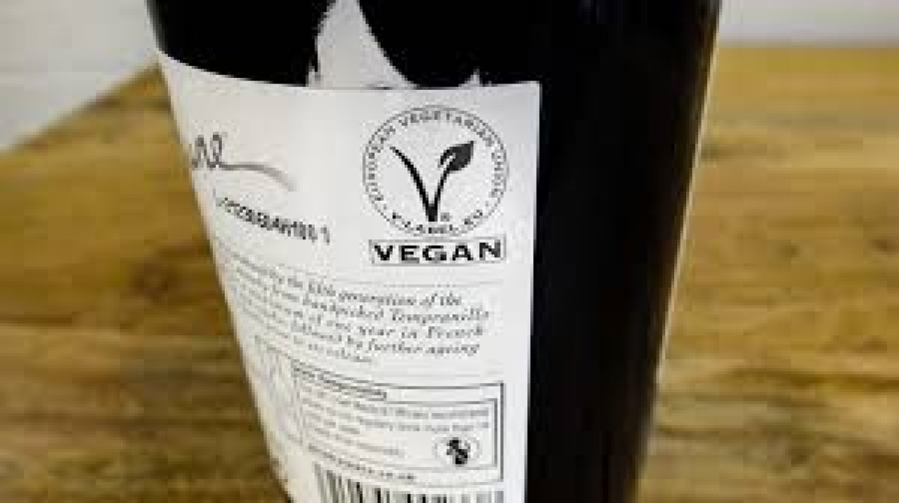 De ce unele vinuri pot fi vegane?